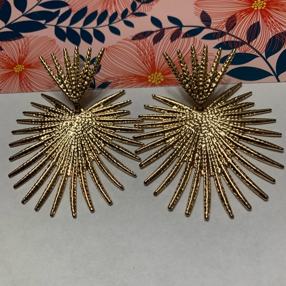 Jewelry - Elegant Gold Earrings
